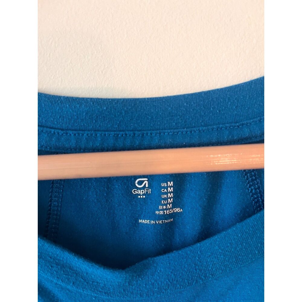 GapFit Long Sleeve Top Womens Medium Blue Performance Thumbholes